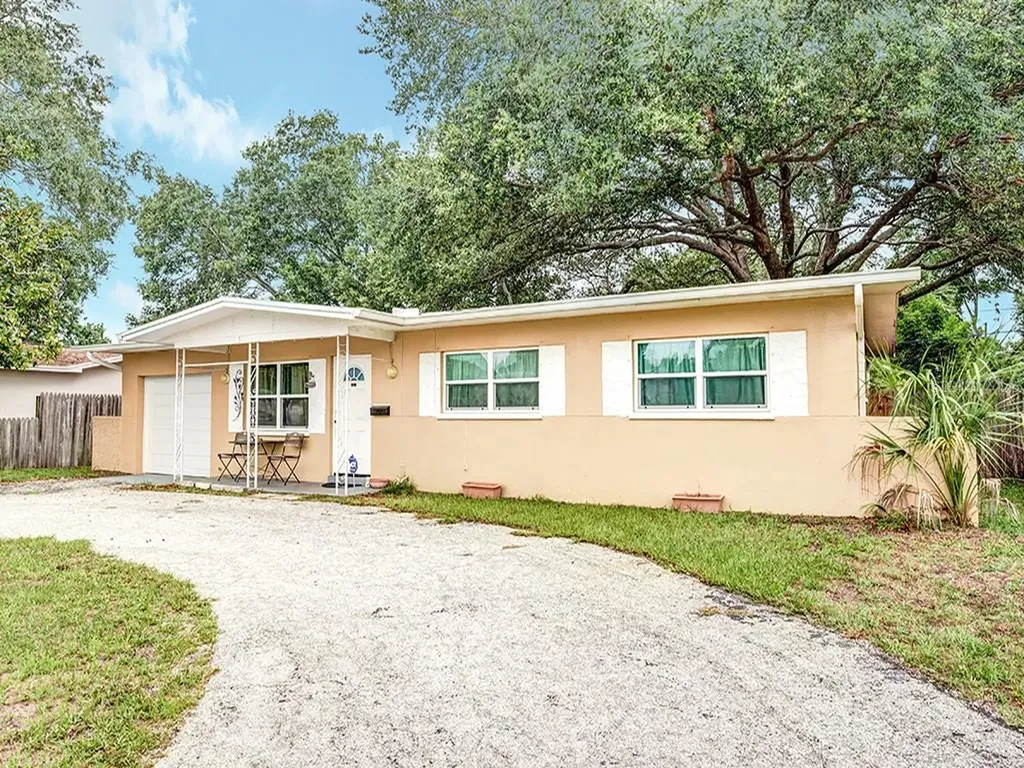 5817 17th Avenue N St Petersburg FL 33710