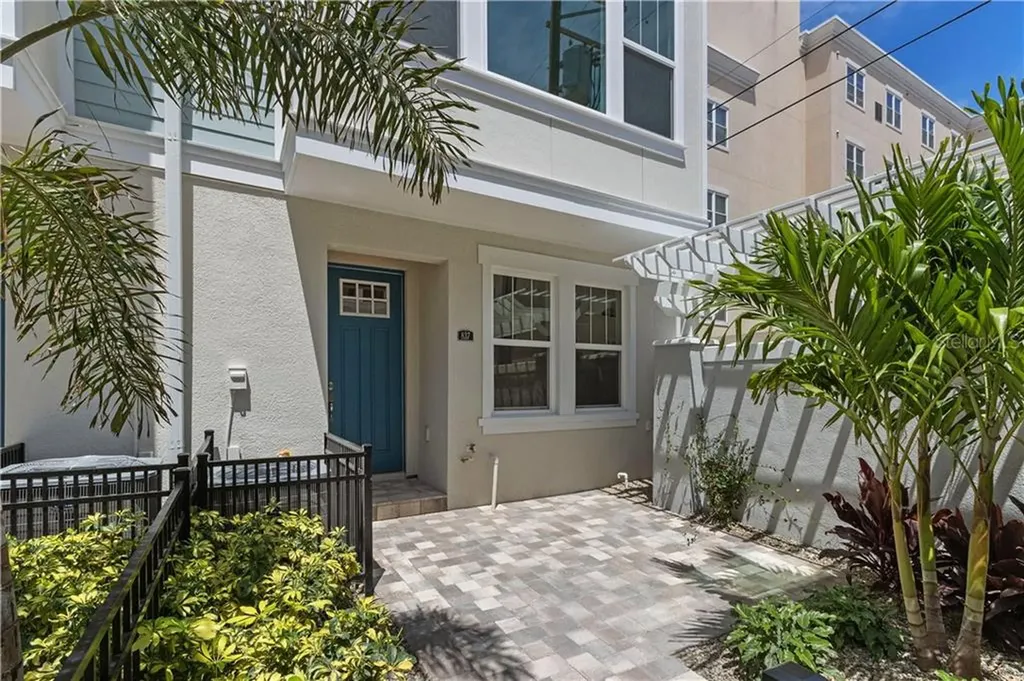 837 Burlington Avenue N St Petersburg FL 33701