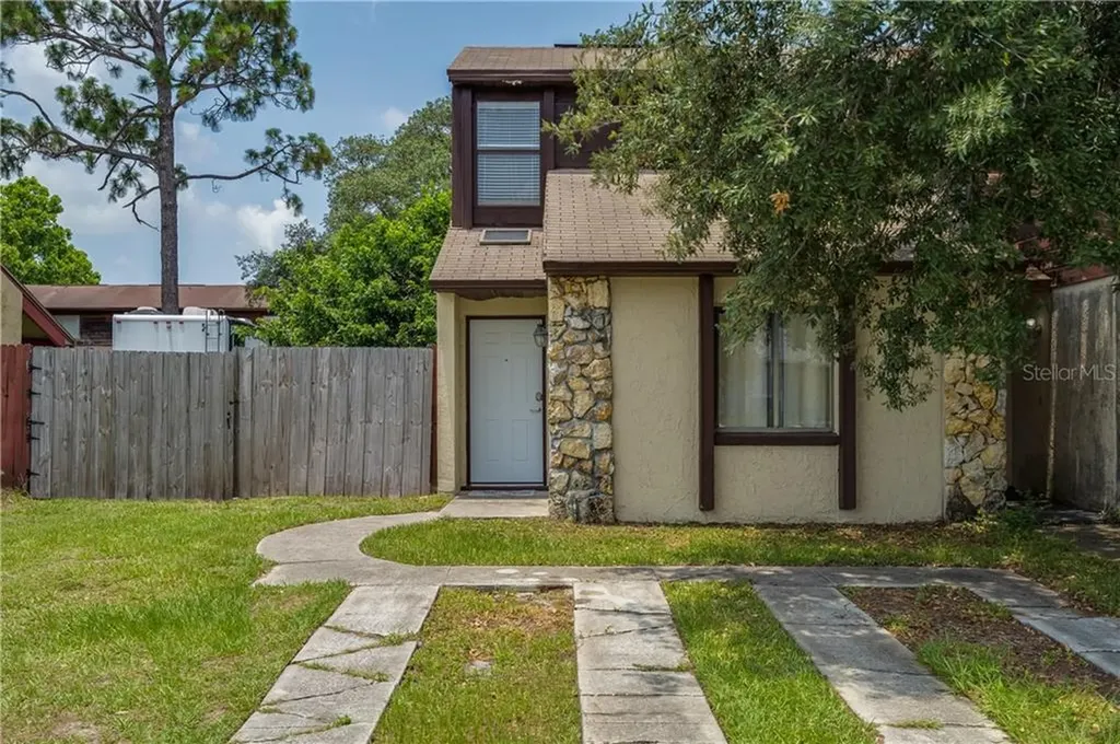 2724 Hunt Club Lane Orlando FL 32826