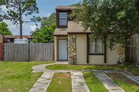 2724 Hunt Club Lane Orlando FL 32826