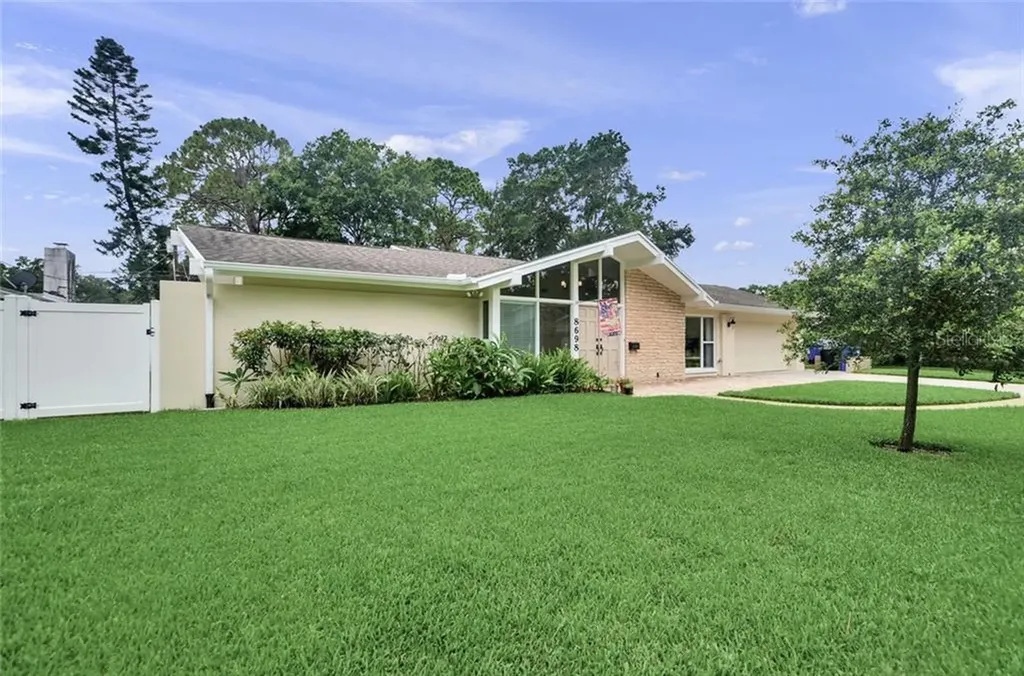 8698 15th Street N St Petersburg FL 33702