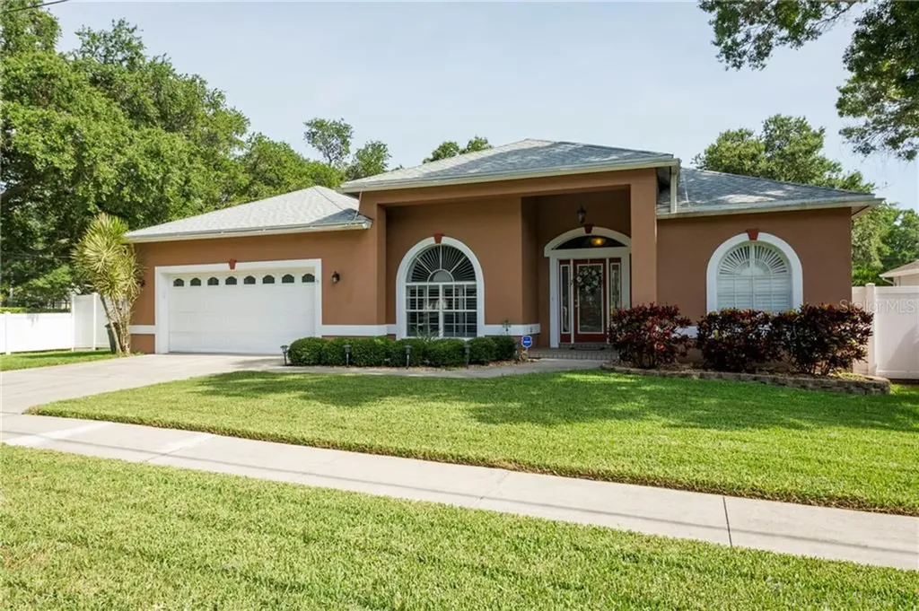 13704 Oak Forest Boulevard S Seminole FL 33776