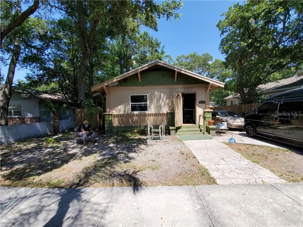 2104 10th Street S St Petersburg FL 33705
