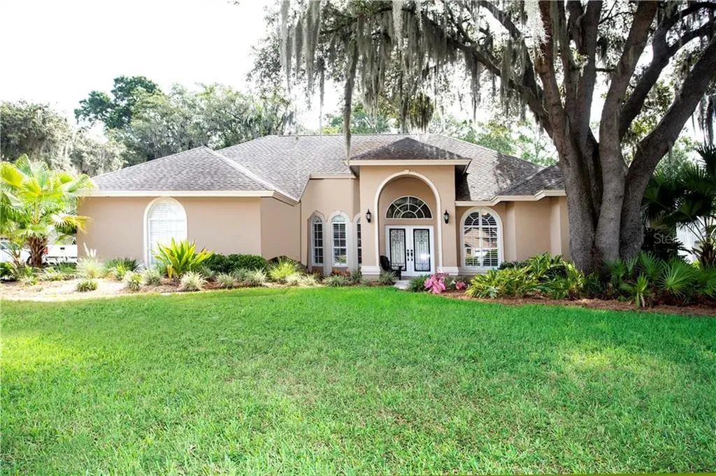 2702 Forest Club Drive Plant City FL 33566