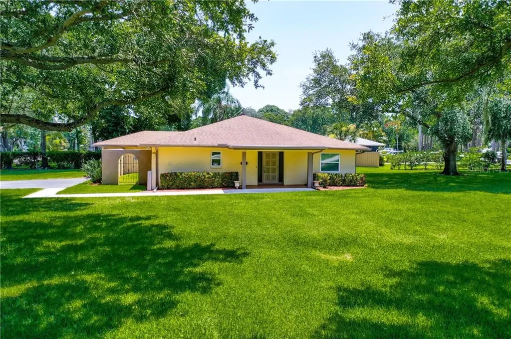 1538 Alhambra Way S St Petersburg FL 33705