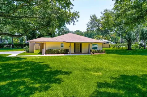 1538 Alhambra Way S St Petersburg FL 33705