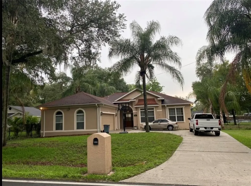 1901 N Shannon Avenue Plant City FL 33563
