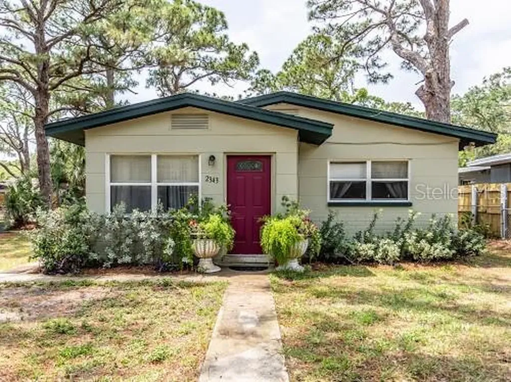 2343 8th Street S St Petersburg FL 33705