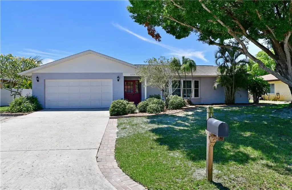 6714 2nd Avenue Circle W Bradenton FL 34209