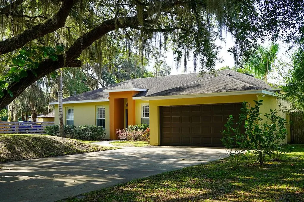 933 Cass Avenue Oviedo FL 32765