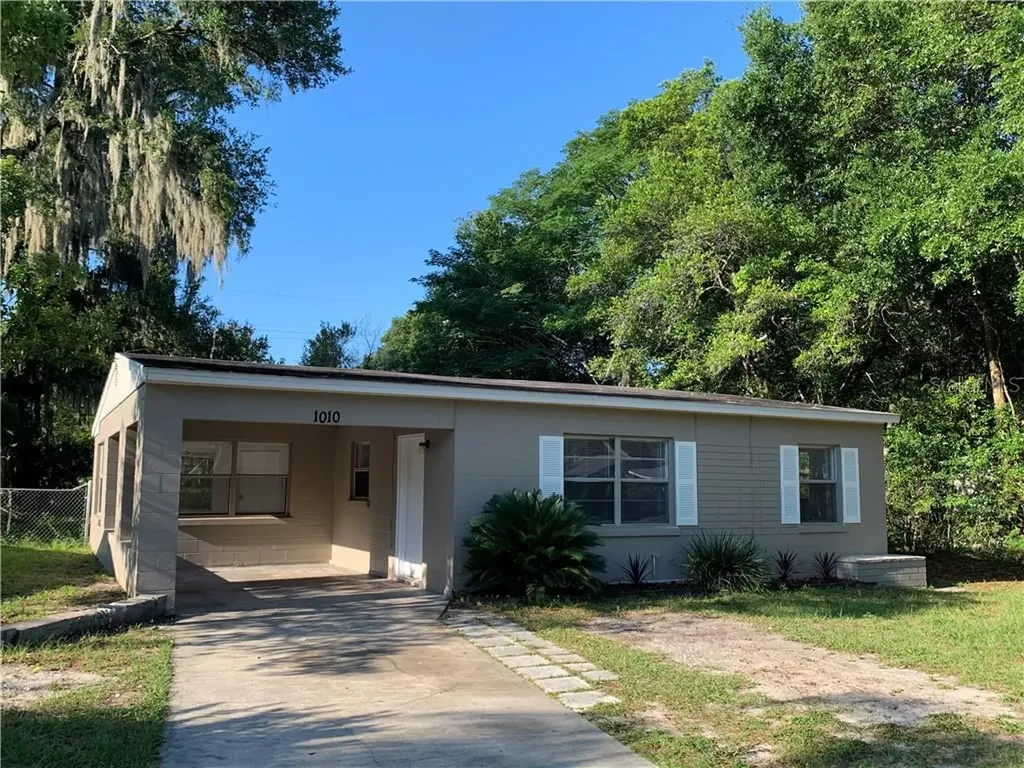 1010 W Beresford Avenue Deland FL 32720