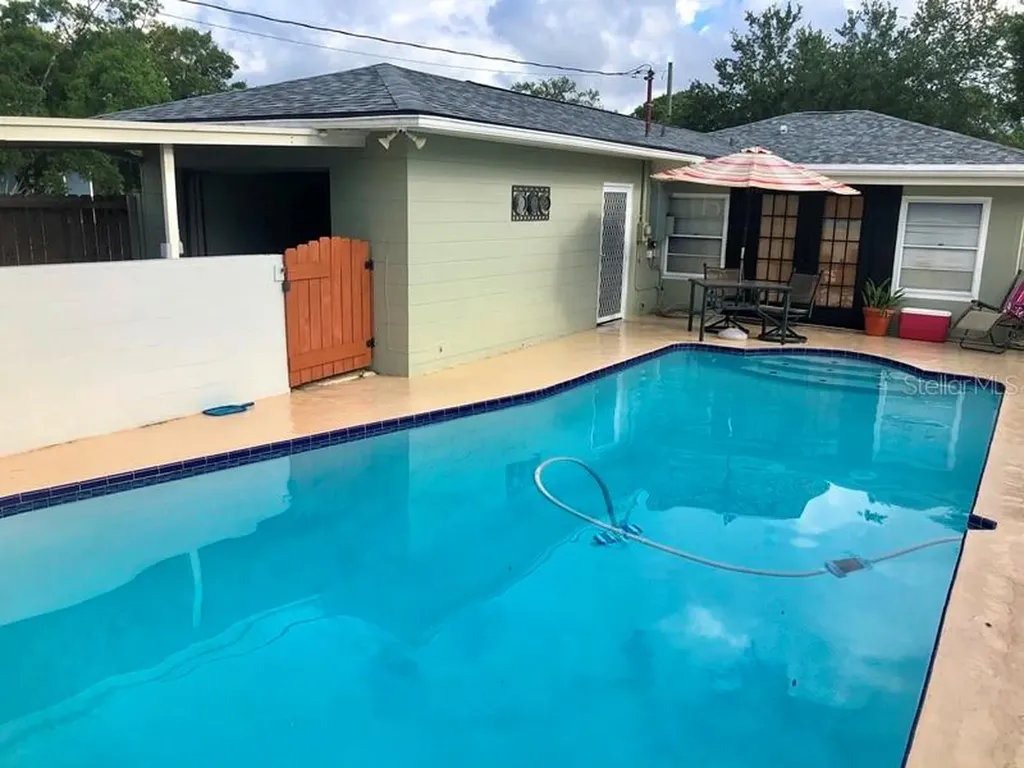 6394 2nd Avenue S St Petersburg FL 33707