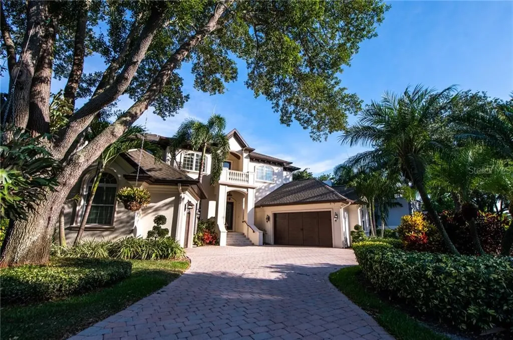 830 Monterey Boulevard NE St Petersburg FL 33704