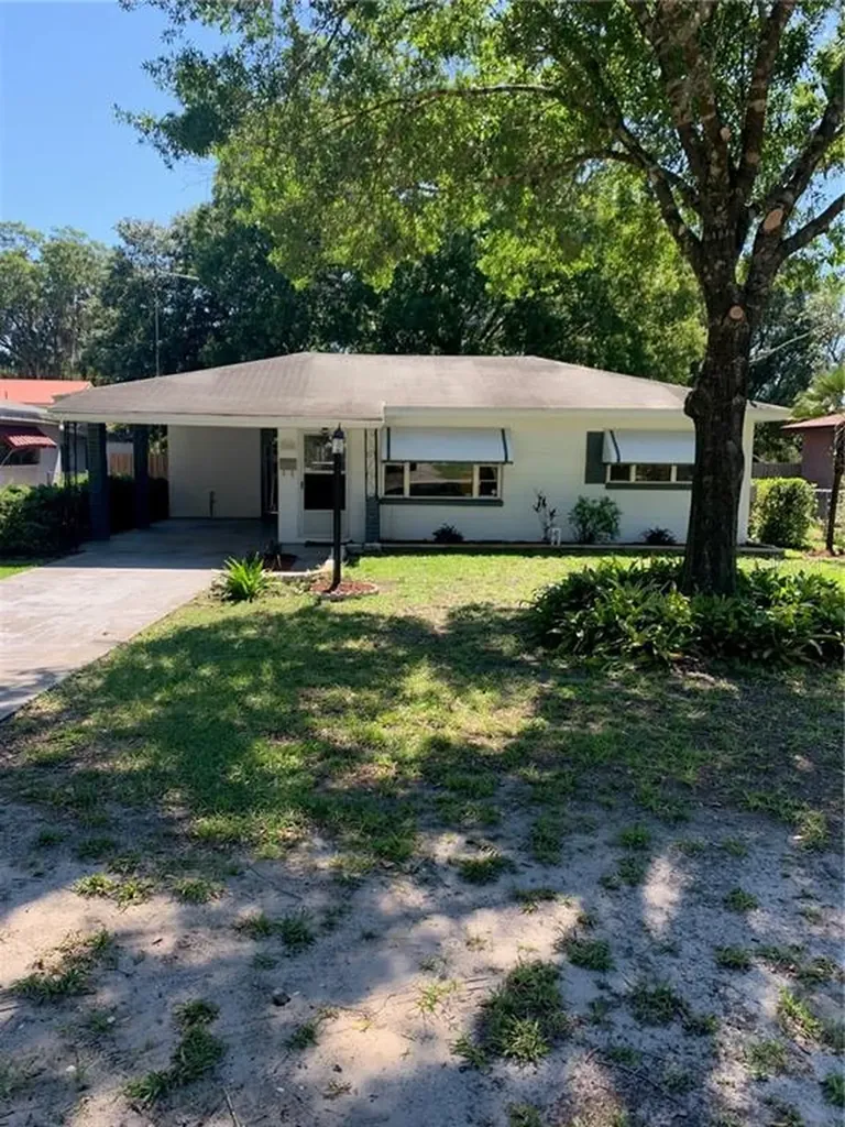 1208 N Orange Street Plant City FL 33563