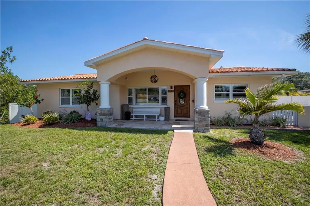930 38th Avenue NE St Petersburg FL 33704