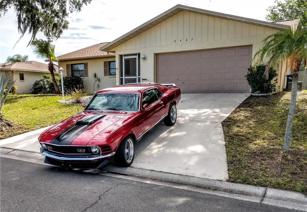 8427 Brandeis Circle E Sarasota FL 34243