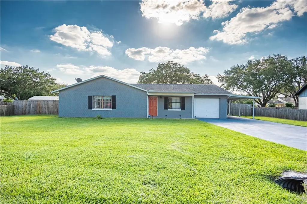 704 Scott Lake Village N Lakeland FL 33813