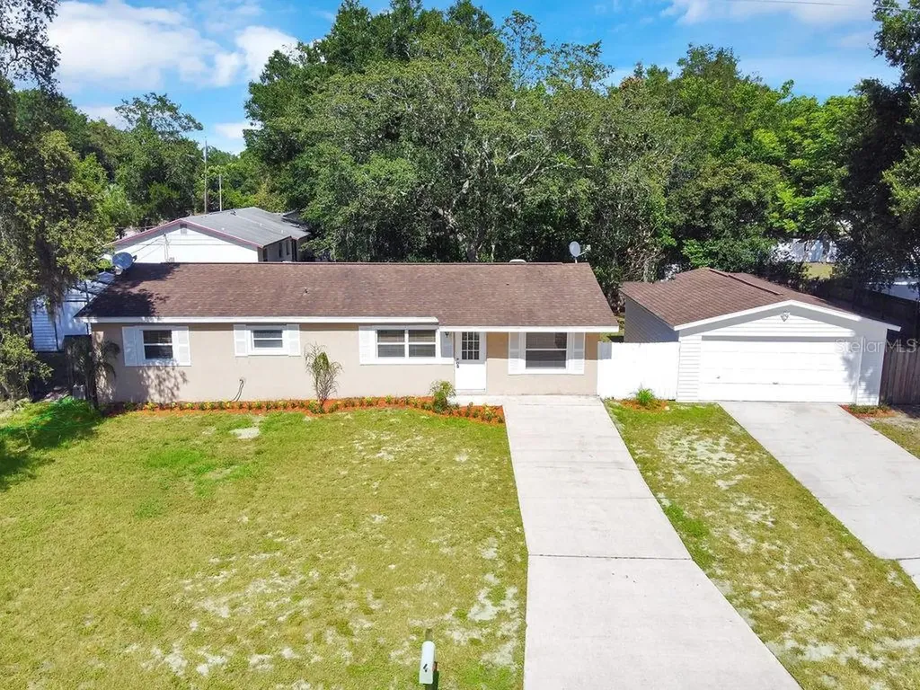 23 Estrella Road Debary FL 32713