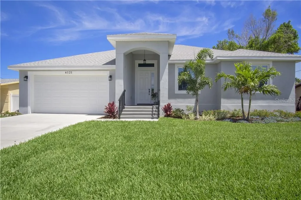 6121 33rd Avenue N St Petersburg FL 33710