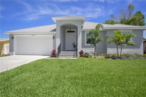 6121 33rd Avenue N St Petersburg FL 33710