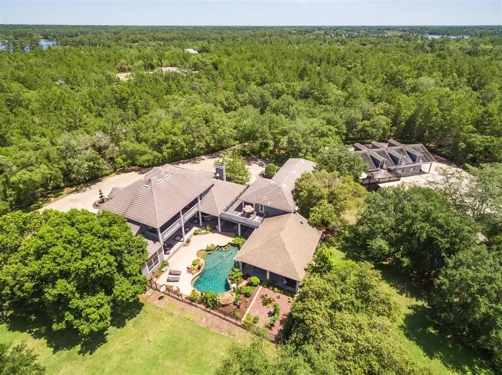650 Valley Stream Drive Geneva FL 32732