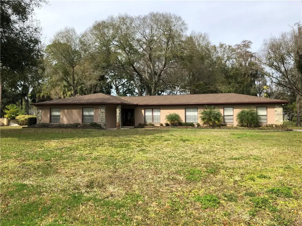 8213 Sunny Vale Place Tampa FL 33615