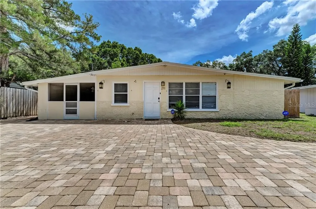 2111 Vinson Avenue Sarasota FL 34232