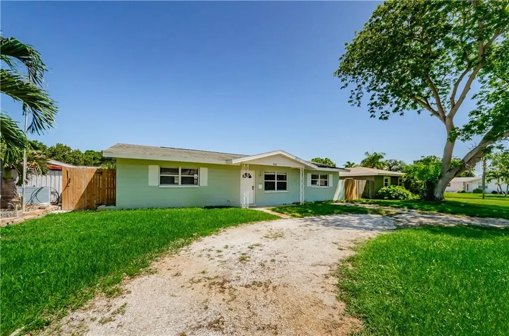 933 41st Avenue NE St Petersburg FL 33703