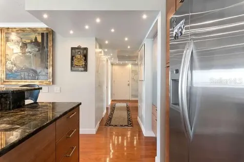 555 S Gulfstream Avenue Sarasota FL 34236
