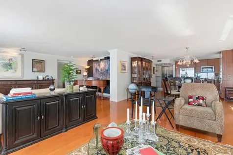 555 S Gulfstream Avenue Sarasota FL 34236