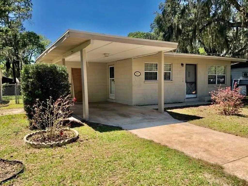 1011 N Nancy Terrace Plant City FL 33563