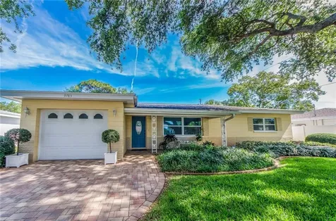 9783 50th Avenue N St Petersburg FL 33708