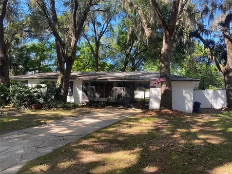 1042 N Magnolia Circle Eustis FL 32726
