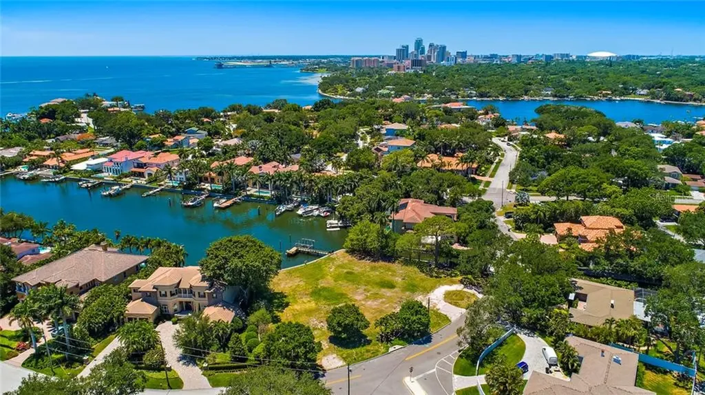 1105 Brightwaters Boulevard NE St Petersburg FL 33704