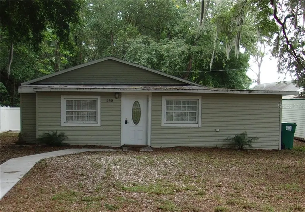 255 N Clay Avenue Lady Lake FL 32159