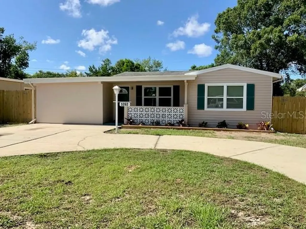 5262 46th Avenue N St Petersburg FL 33709