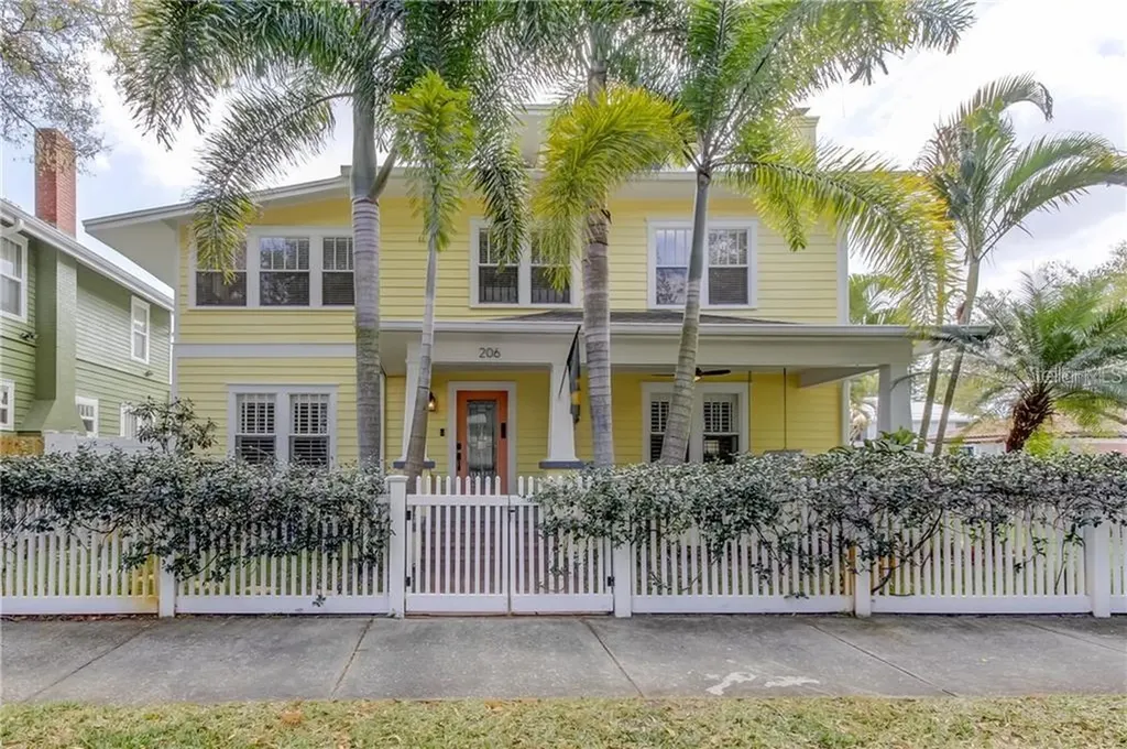 206 11th Avenue NE St Petersburg FL 33701