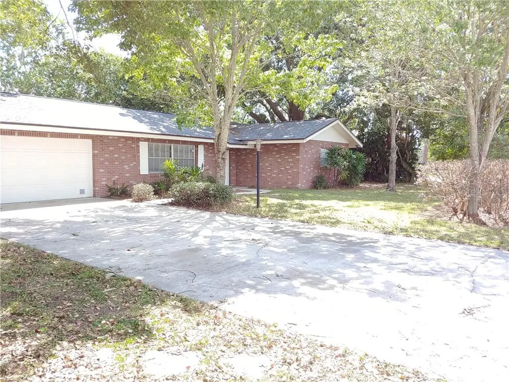 148 S Lakeshore Drive Lake Wales FL 33859