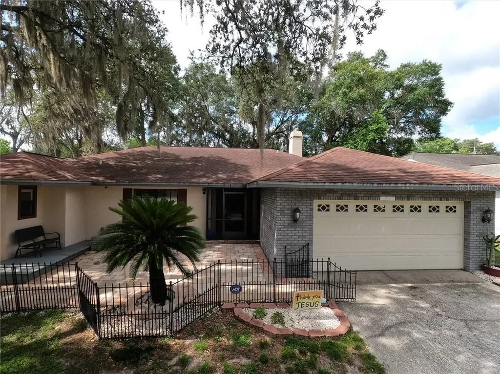 1007 Riflecrest Avenue Valrico FL 33594