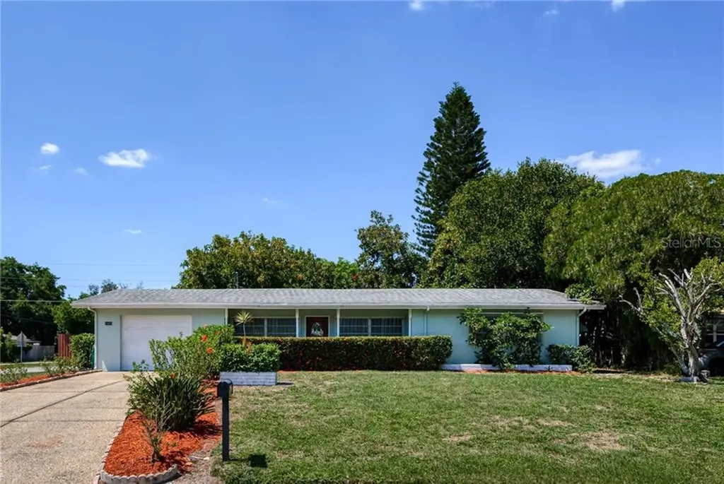 2403 Tangerine Drive Sarasota FL 34239