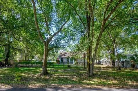 3819 Lakeshore Drive Tampa FL 33604