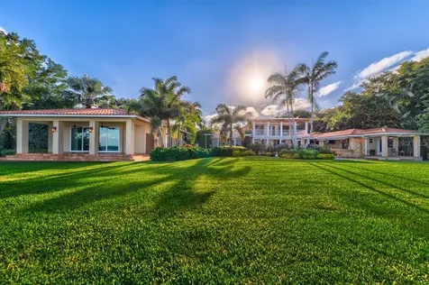 6216 Bahama Shores Drive S St Petersburg FL 33705