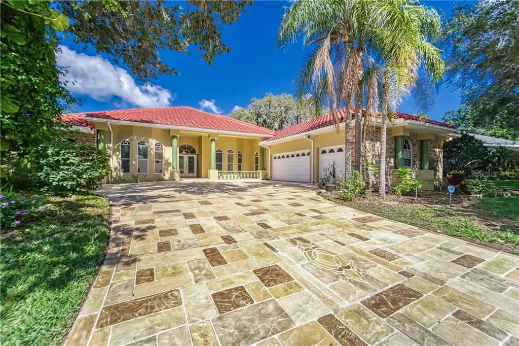2201 Clubhouse Drive Plant City FL 33566