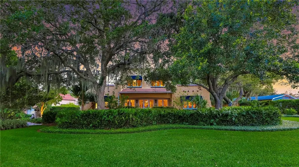 4815 5th Street S St Petersburg FL 33705