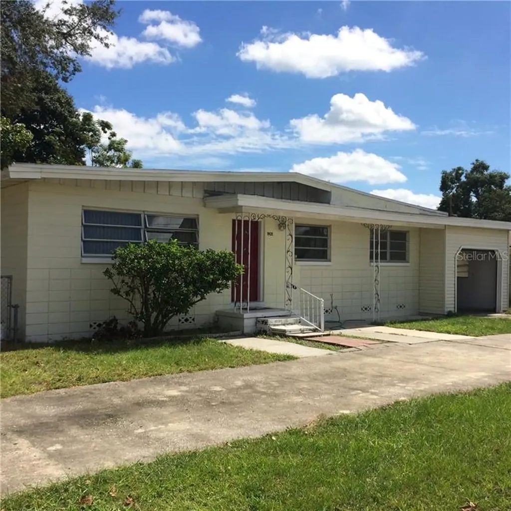 1921 N Forsyth Road Orlando FL 32807