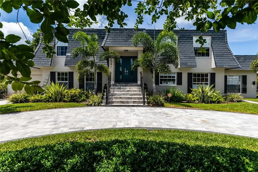2081 Tanglewood Way NE St Petersburg FL 33702