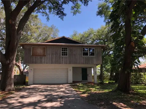 121 69th Avenue N St Petersburg FL 33702