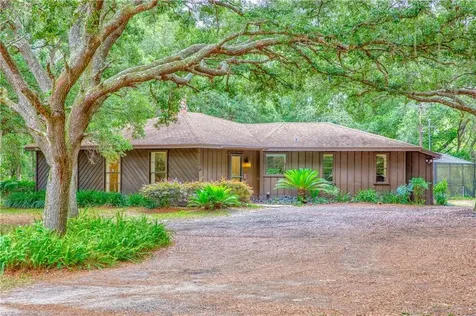 555 S Dale Circle Deland FL 32720