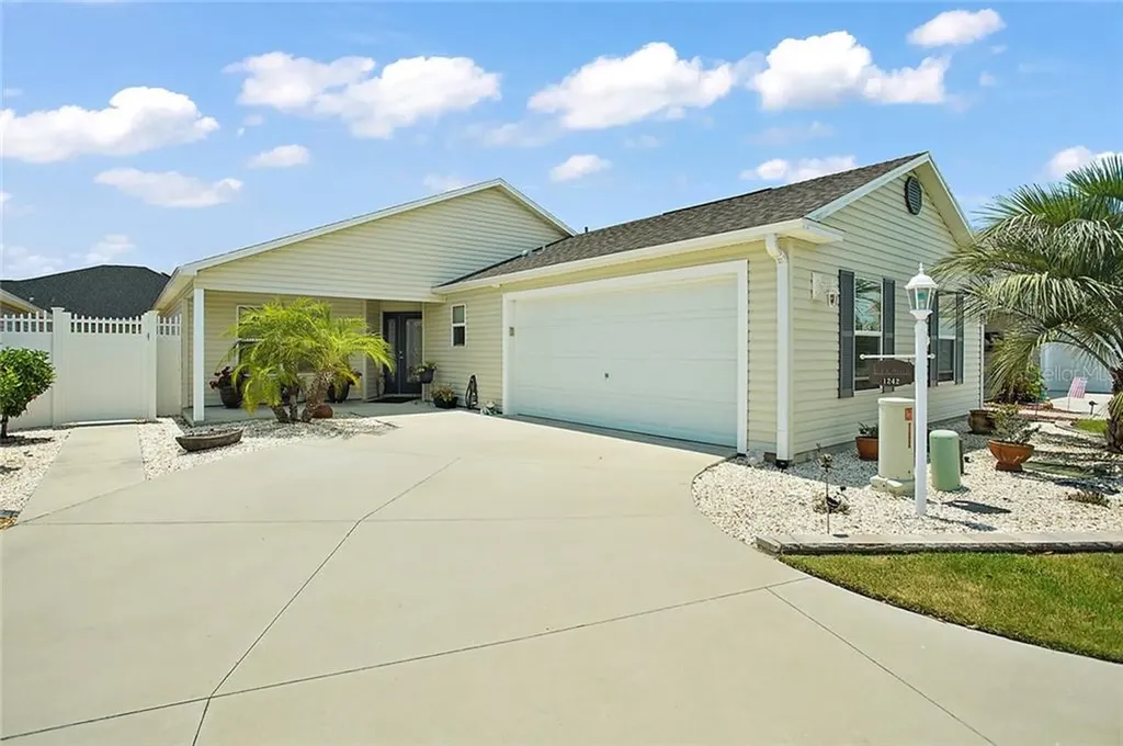 1242 Tambourine Terrace The Villages FL 32163
