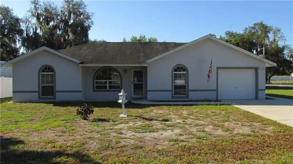 1275 Cr 442 Lake Panasoffkee FL 33538